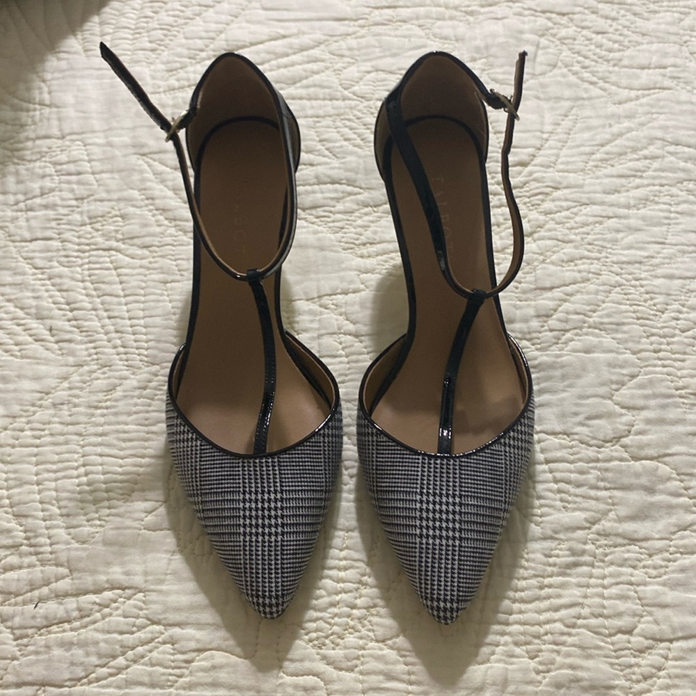 7.5M Talbots black heels with grey plaid